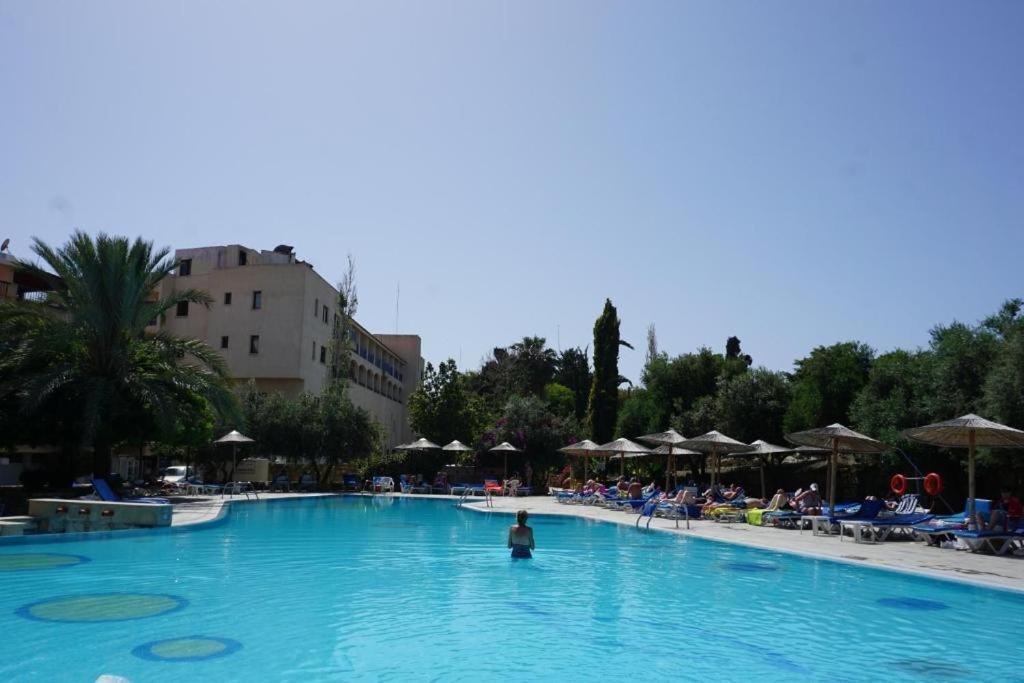 Alex'S Vacation Suite - 100M From The Beach - 6 Guests Пафос Екстериор снимка